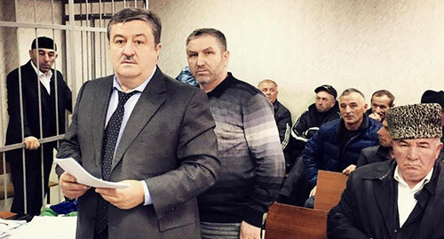 At the trial on case of Kurman-Ali Baichorov: advocate Alaudi Musaev (to the left), the head of the Coordinating Center of Muslims of the North Caucasus Ismail Berdiev. Photo by Sultan Togonidze