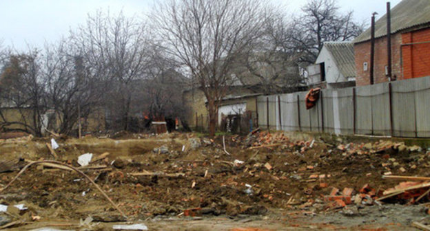 At the site of the burned down house of the militant’s family. Gudermes District of Chechnya, December 2014. Photo: http://www.memo.ru/uploads/files/1579.jpg" class="main_article_image