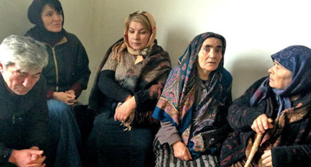 Hunger-strikers from the Novolak District demand to solve their land problem. Dagestan, December 24, 2014. Photo by Patimat Makhmudova for the ‘Caucasian Knot’. 