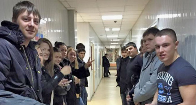 Friends and classmates of Timirlan Tsatsaev and Aslan Kautarov in the hall of the Nikulino Court in Moscow, December 24, 2014. Photo by Azamat Mintsaev for the ‘Caucasian Knot’.  