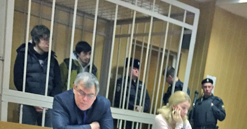 Timirlan Tsatsaev and Aslan Kautarov in the court room. Moscow, December 24, 2014. Photo by Azamat Mintsaev. 