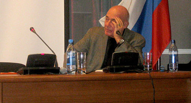 Vladimir Pozner at the Russian Ombudsman medal awarding ceremony. Moscow, "Russian Zarubezhie" library and foundation, December 8, 2009. Photo by the "Caucasian Knot"