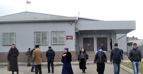 Near the building of the Supreme Court of the Kabardino-Balkarian Republic after the announcement of a verdict. Nalchik, December 23, 2014. Photo by the "Caucasian Knot" correspondent