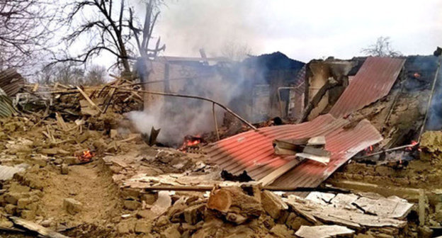 Law enforcers blocked the house where militants were hiding, the Cossack village of Mekenskaya, Naur District of Chechnya, January 1, 2015. Photo: http://nac.gov.ru