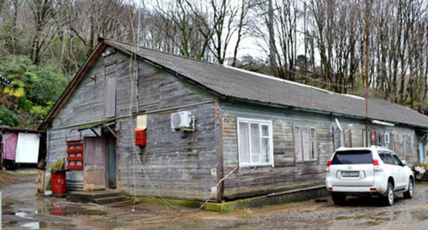 Inhabited barrack destroyed by landslide in Sochi, January 6, 2015. Photo by Svetlana Kravchenko for the ‘Caucasian Knot’. 