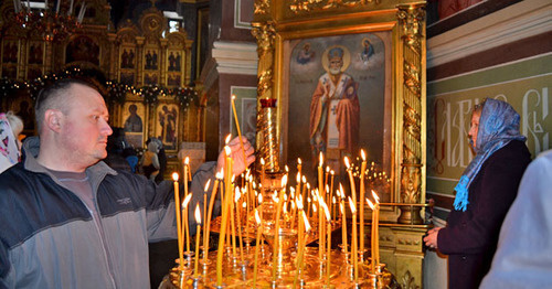 Believers in the Catherdral of Archangel Michael in Sochi. Photo by Svetlana Kravchenko for the ‘Caucasian Knot’. 