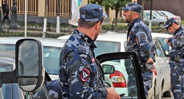 Law enforcement officers, Grozny. Photo by Magomed Magomedov for the ‘Caucasian Knot’. 