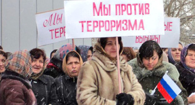 Participants of the protest action against terrorism. Еhe village of Magaramkent, Magaramkent District, February 20, 2012. Photo: Ministry of Youth Affairs http://www.dagmol.ru/pub/novosti/miting_v_podderjku_putina_sobral_okolo_3000_c