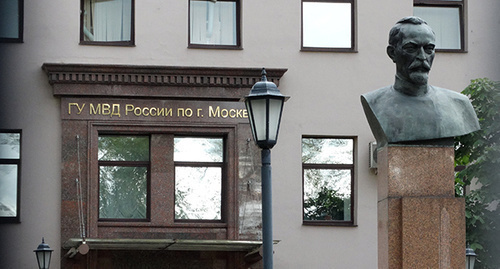 Bust of Felix Dzerzhinsky at the entrance to the Moscow Head Department of the MIA of Russia. Photo by Nina Tumanova for the "Caucasian Knot"