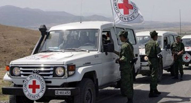 Autocade of the International Committee of the Red Cross. Photo: http://www.newsazerbaijan.ru/images/29609/21/296092104.jpg