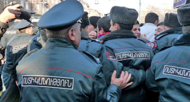 Law enforcers at the action of protest. Yerevan, January 15, 2015. Photo by Armine Martirosyan for the "Caucasian Knot"