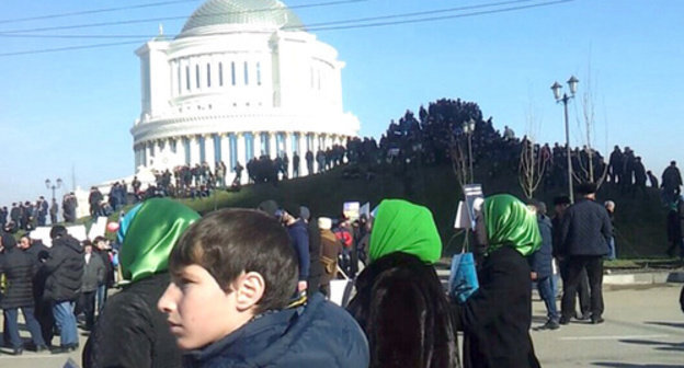 Protesters against caricatures on Muhammad. Photo by Akhmed Aldebirov for the ‘Caucasian Knot’. 