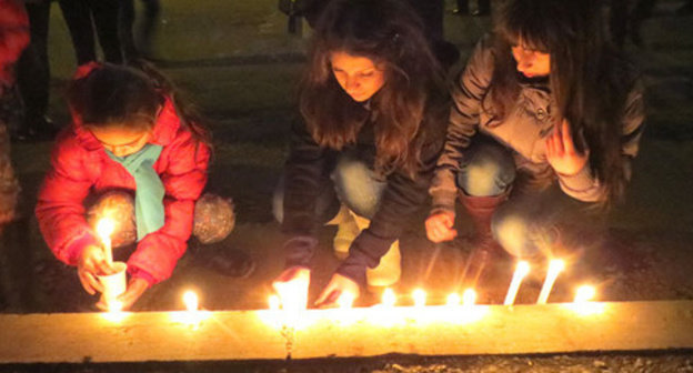 Action of lighting candles in memory of the deceased infant Sergey Avetisyan. Nagorny Karabakh, January 20, 2015. Photo by Alvard Grigoryan for the ‘Caucasian Knot’. 