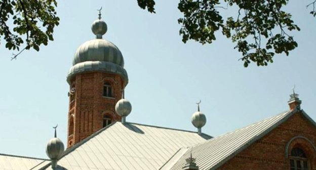 Mosque in Duisi, Georgia. Photo by Alexei Mukhranov, http://travelgeorgia.ru/objects/gallery_file_60_b.jpg