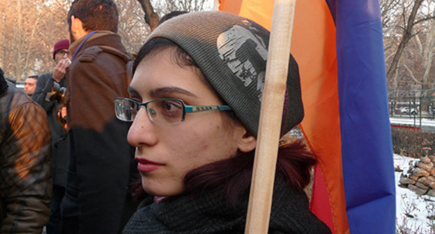 Participant of protest actions in Yerevan. Photo by Armine Martirosyan for the ‘Caucasian Knot’.  