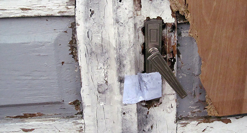 The door of the house of the Avetisyan family has been sealed. Photo by Tigran Petrosyan for the "Caucasian Knot"