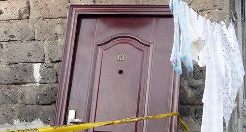 The door of the house of the Avetisyan family. Photo by Tigran Petrosyan for the "Caucasian Knot"