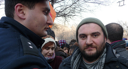 Protester near the Russian Consulate in Yerevan. Photo by Armine Martirosyan for the "Caucasian Knot"