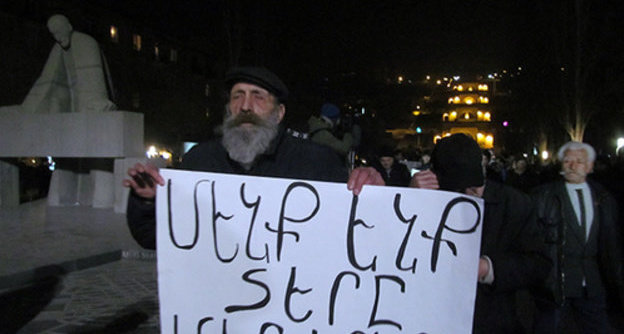 March in support of Gyumri residents. Inscription on a poster: "We are masters of our own country". Yerevan, January 26, 2015. Photo by Armine Martirosyan for the "Caucasian Knot"