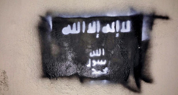 A flag of the ISIL (recognized on December 29, 2014, by the Supreme Court of the Russian Federation as a terrorist organization) on the wall of one of the buildings in Grozny. Chechnya, February 10, 2015. Photo by the "Caucasian Knot"