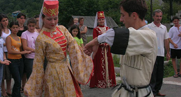 National dance of the Republic of Adygeya. Photo by http://heku.ru