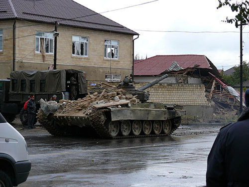 Dagestan, Makhachkala. Storming the building on the Tankaev street. Photo by the "Caucasian Knot"