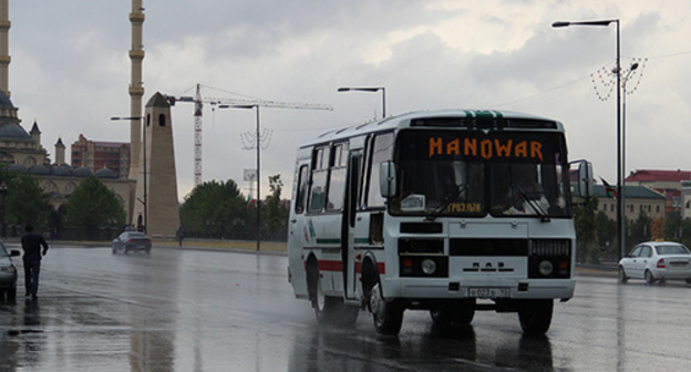 Автовокзал грозный. Назрань Грозный автобус. Автостанция Махачкала Грозный. Грозненский автобус.