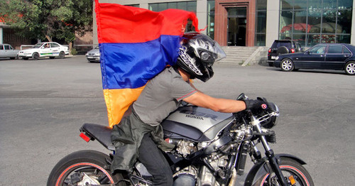 Participant of a motor rally against increase of electricity tariffs, Yerevan, June 24, 2015. Photo by Inessa Sargsyan for the ‘Caucasian Knot’. 