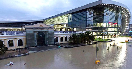 Flooded railway station in Adler. Photo: http://www.privetsochi.ru/blog/Flood/42389.html