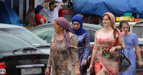 Grozny residents on the eve of Eid al-Fitr, July 16, 2015. Photo by Magomed Magomedov for the ‘Caucasian Knot’. 