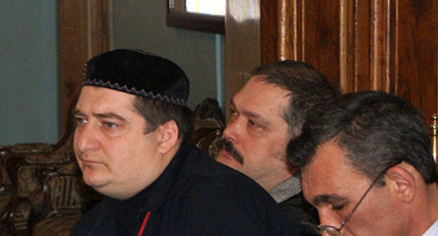 Magomed Mutsolgov (on the left), Ingush human rights defender and member of Expert's Board at the Office of Russian Ombudsman. Photo by the "Caucasian Knot"
 