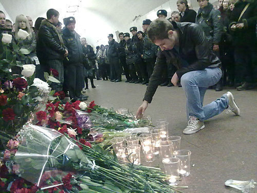 Moscow, flowers at Lubyanka metro station, evening March 29, 2010. Photo by the "Caucasian Knot"