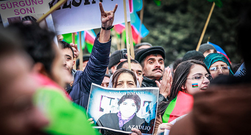 A participant of the rally holds a photo of the political prisoner Khadija Ismayilova. Baku, March 2015. Photo by Aziz Karimov for the "Caucasian Knot"