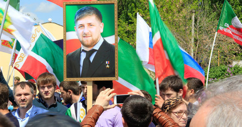 The paricipants of the rally carry Kadyrov's portrait. Grozny, May 2016. Photo by Magomed Magomedobv for the "Caucasian Knot"