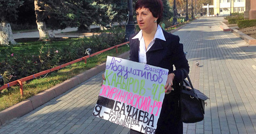Larisa Bachieva, the deputy coordinator of the Dagestani branch of the LDPR, at a picket. Makhachkala, November 9, 2016. Photo by Patimat Makhmudova for the "Caucasian Knot"