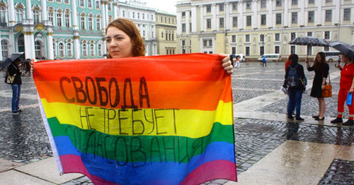 A participant of the rally of the LGBT activists. St. Petersburg, July 2016. Photo: RFE/RL