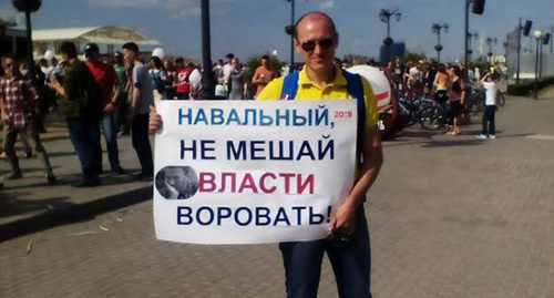 Boris Kolomin on a walk in Astrakhan, June 12. 2017. Photo by Elena Grebenyuk for the Caucasian Knot. 