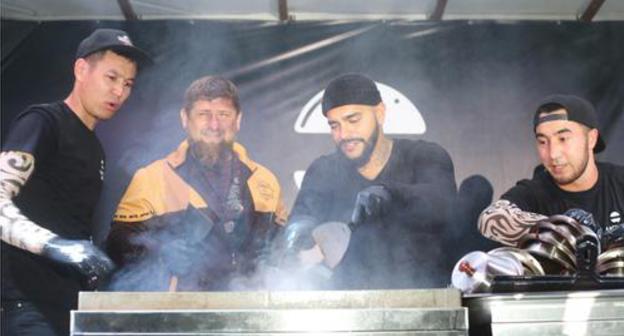 Ramzan Kadyrov (on the left) at the opening of the Timati's restaurant in Grozny on September 19, 2017. Photo https://chechnyatoday.com/content/view/306385