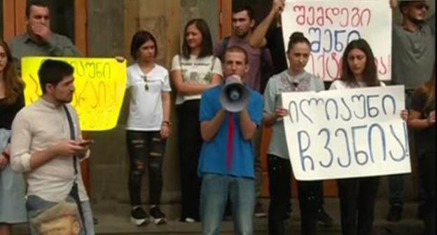 Protest rally by students of the Ilia State University, Tbilisi, September 25, 2017. Screenshot: http://rustavi2.ge/en/news/85754