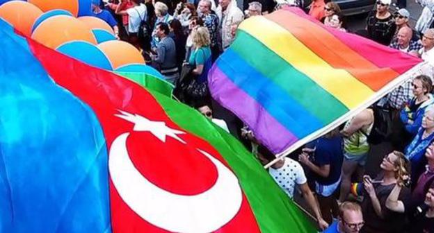 Flag of Azerbaijan and Rainbow flag at rally in Hamburg. Photo: Nefes LGBT Azerbaijan Alliance 
