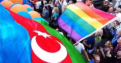 Flag of Azerbaijan and Rainbow flag at rally in Hamburg. Photo: Nefes LGBT Azerbaijan Alliance 