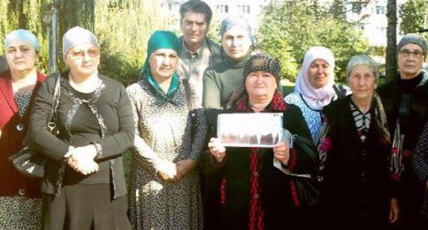 Relatives of the victims in the attack on Nalchik committed on October 13, 2005. KBR, Nalchik, October 2012. Photo by Anna Arsenyeva for the "Caucasian Knot"
