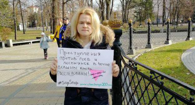 A picketer demanding to investigate the murders of gays in Chechnya. Photo by Yelena Ivanova https://www.yuga.ru/news/424026/