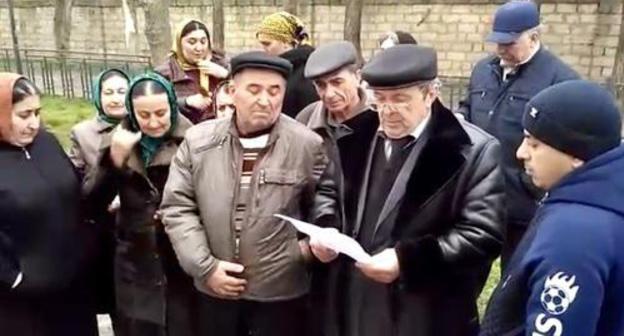 Relatives of missing Derbent resident come to a protest action, Derbent, February 11, 2018. Photo by the ‘Caucasian Knot’ correspondent