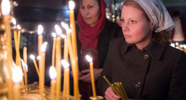 Believers from the church. Photo by Yelena Sineok, Yuga.ru