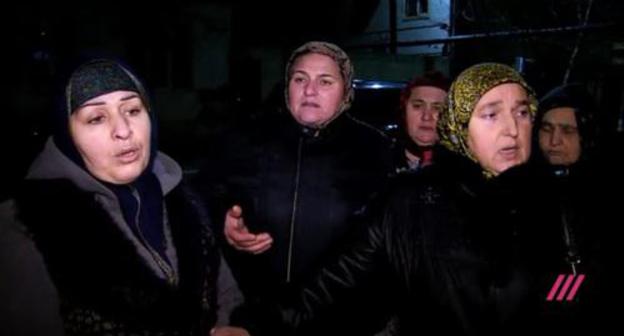 The residents of Kizlyar tell about detentions. Screenshot of the video https://tvrain.ru/teleshow/vechernee_shou/tajnaja_spetsoperatsija_v_kizljare-458206/?utm_source=chromeweb&amp;utm_medium=push&amp;utm_campaign=teleshow-vechernee_shou&amp;utm_term=458206