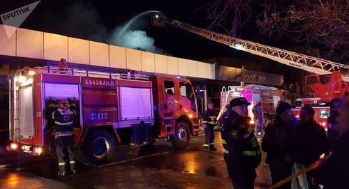 Fire at 'Tergi' market. Photo: © Sputnik / Alexander Imedashvili https://sputnik-georgia.ru/incidents/20180227/239466325/V-centre-Tbilisi-gorit-rynok-dlja-tushenija-mobilizovano-35-mashin.html