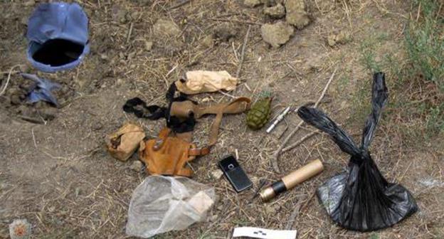 Hiding with weapons. Photo: http://nac.gov.ru/kontrterroristicheskie-operacii/v-dagestane-obnaruzhen-banditskiy-taynik.html