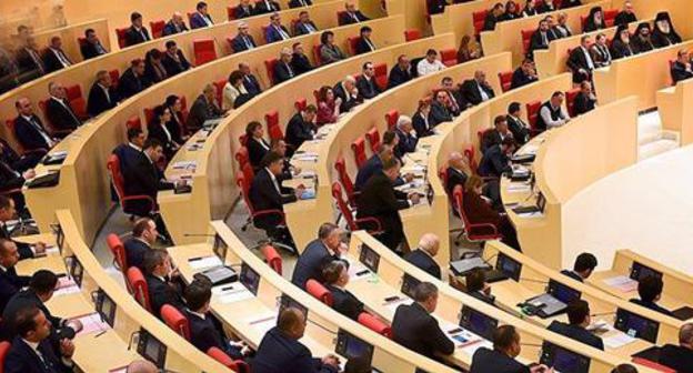 A session of the Georgian Parliament.  Photo © Sputnik / Alexander Imedashvili https://sputnik-georgia.ru/politics/20180323/239786512/Deputaty-sochli-pereborom-50-zhenshhin-v-parlamente-Gruzii.html