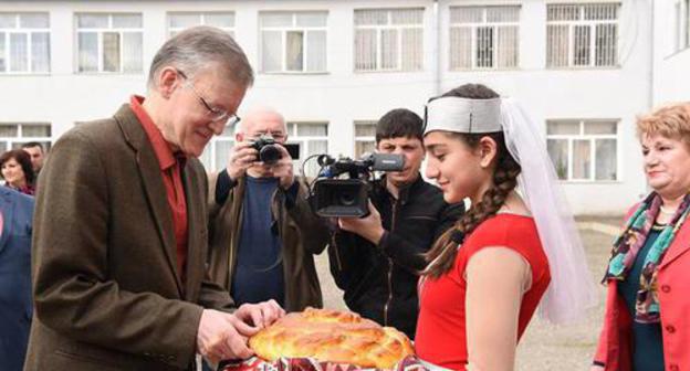 The Days of Russian Word in Nagorno-Karabakh. Meeting the guests. March 20, 2018. Photo by Albert Voskanyan http://www.kavkaz-uzel.eu/blogs/929/posts/32349